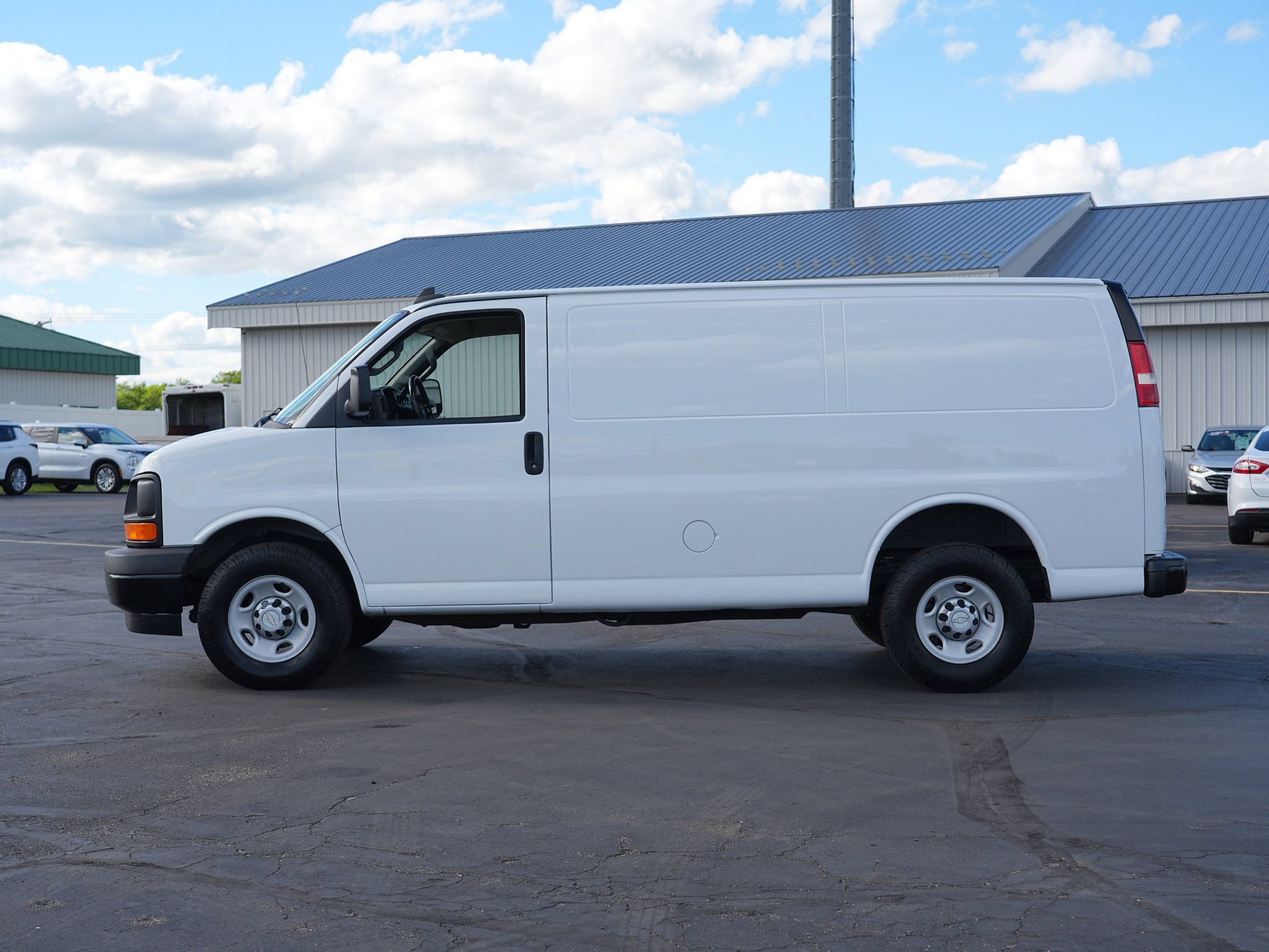 Used 2017 Chevrolet Express 2500 RWD image 7