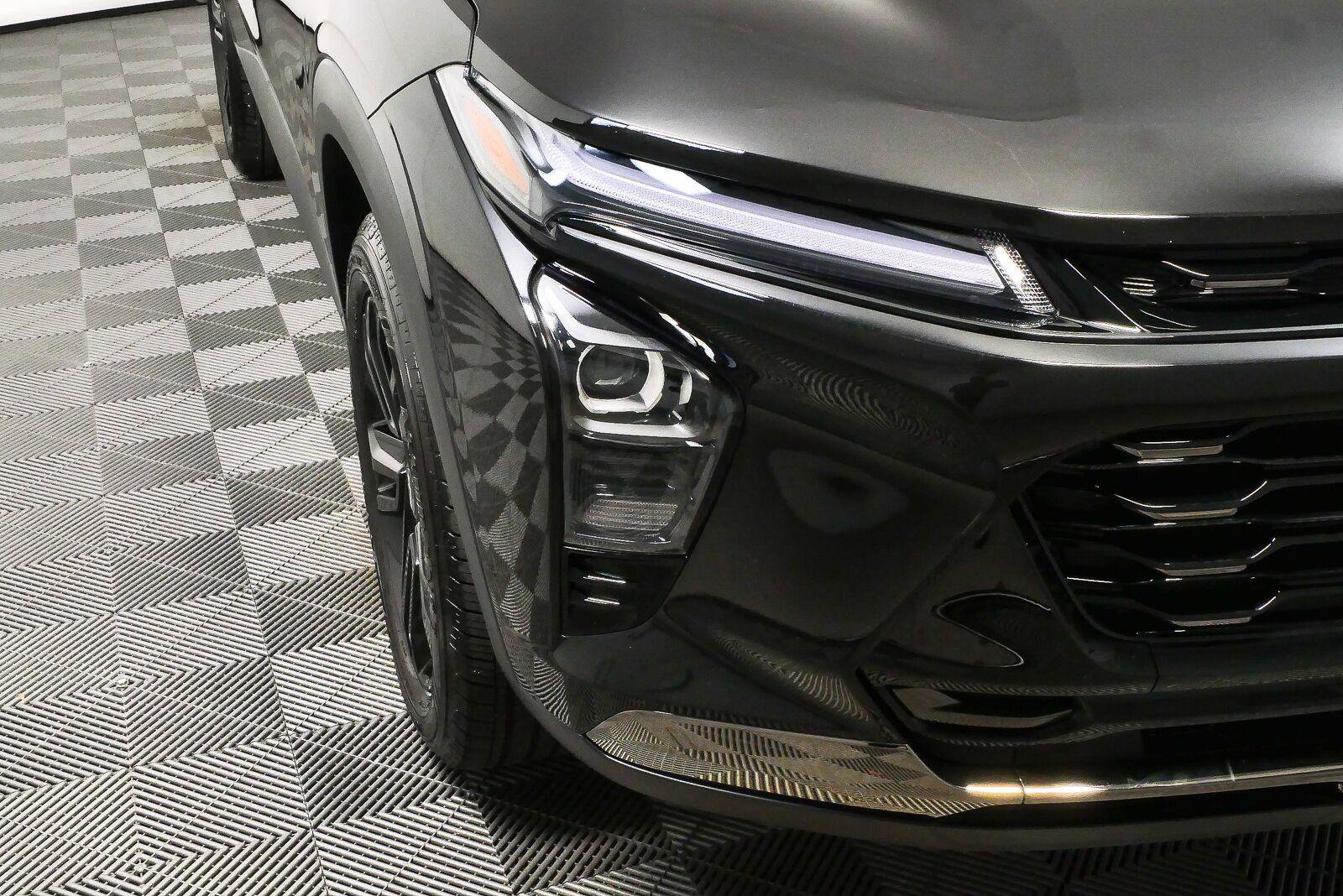 Used 2025 Chevrolet Trax ACTIV w/ Sunroof Package FWD image 36