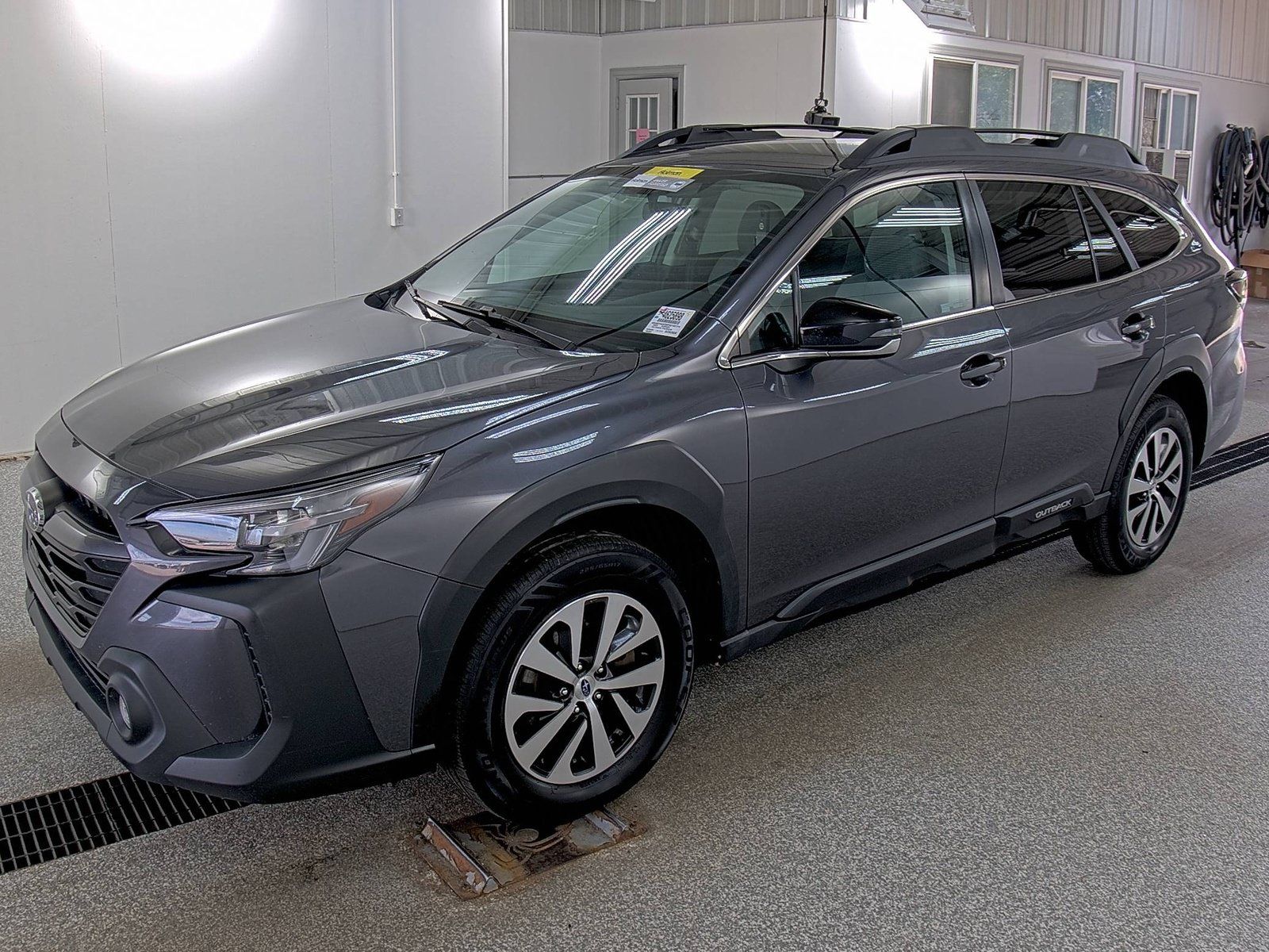 Used 2023 Subaru Outback Premium AWD/4WD image 1