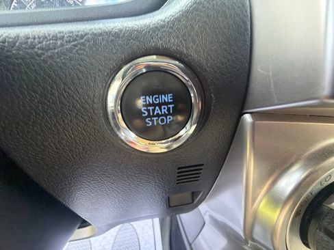 Used 2022 Toyota 4Runner SR5 AWD/4WD image 28