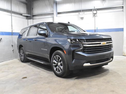 Used 2021 Chevrolet Suburban LT w/ Rear Media and Nav Package image 31