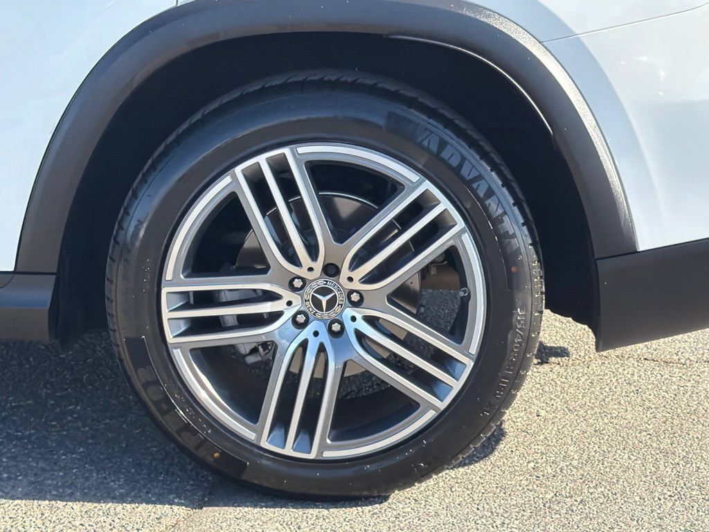 Used 2024 Mercedes-Benz GLS 450 4MATIC image 17