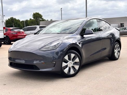Used 2023 Tesla Model Y Long Range AWD/4WD image 7