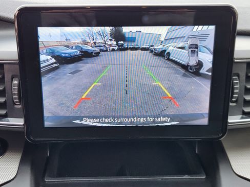 Used 2020 Ford Explorer XLT w/ Equipment Group 202A image 14