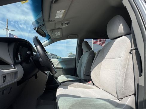 Used 2017 Toyota Sienna LE FWD image 15
