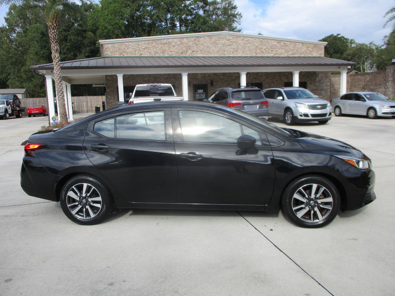 Used 2021 Nissan Versa SV FWD image 1