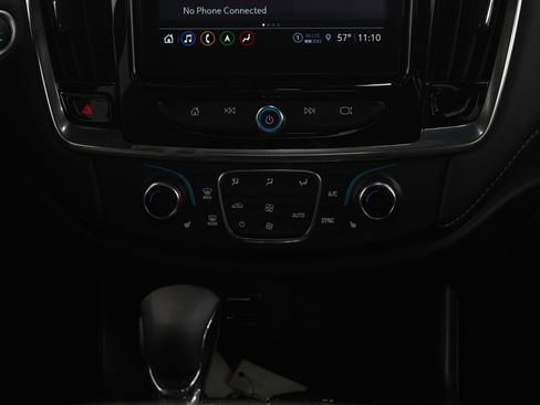 Used 2023 Chevrolet Traverse LT w/ LT Premium Package AWD/4WD image 17