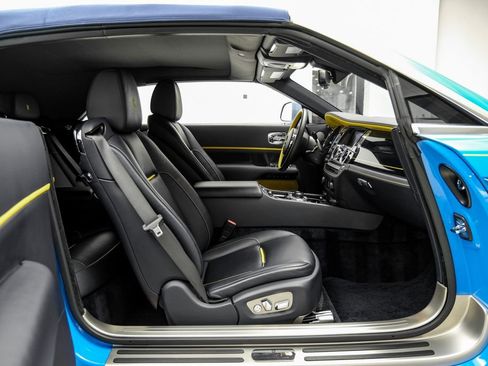 Used 2021 Rolls-Royce Dawn RWD image 41