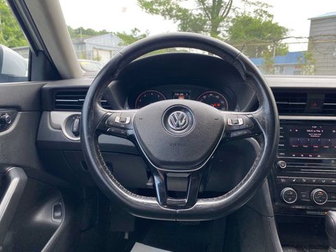 Used 2020 Volkswagen Passat 2.0T SE w/ Sunroof Package FWD image 9