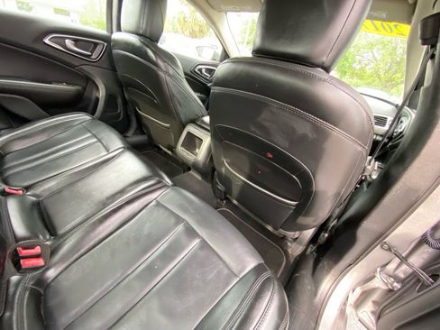 Used 2017 Chrysler 200 Limited Platinum image 32