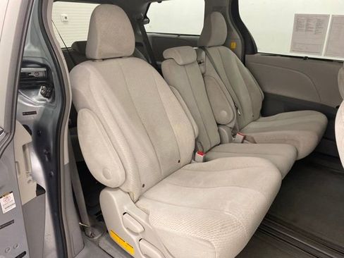 Used 2012 Toyota Sienna LE image 32