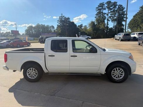 Used 2014 Nissan Frontier SV w/ SV Value Truck Package RWD image 5