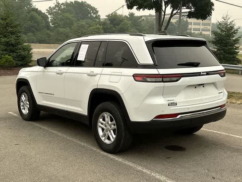 Used 2023 Jeep Grand Cherokee Laredo AWD/4WD image 20