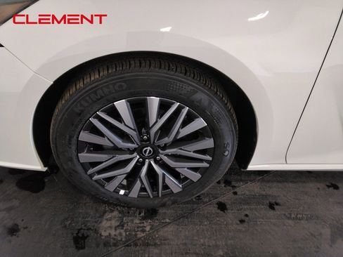 Used 2025 Nissan Altima 2.5 SV image 41