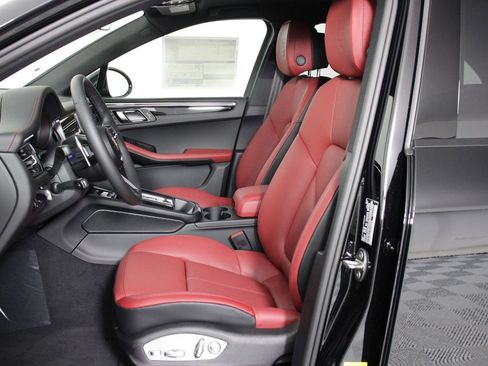 New 2026 Porsche Macan image 5
