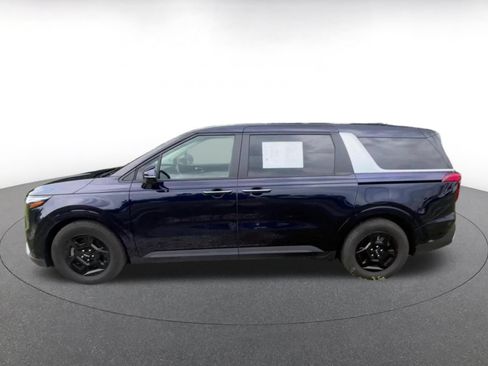 Used 2026 Kia Carnival FWD image 9