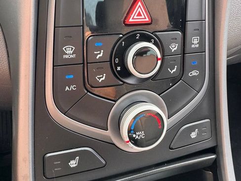 Used 2014 Hyundai Elantra SE w/ Option Group 02 FWD image 17