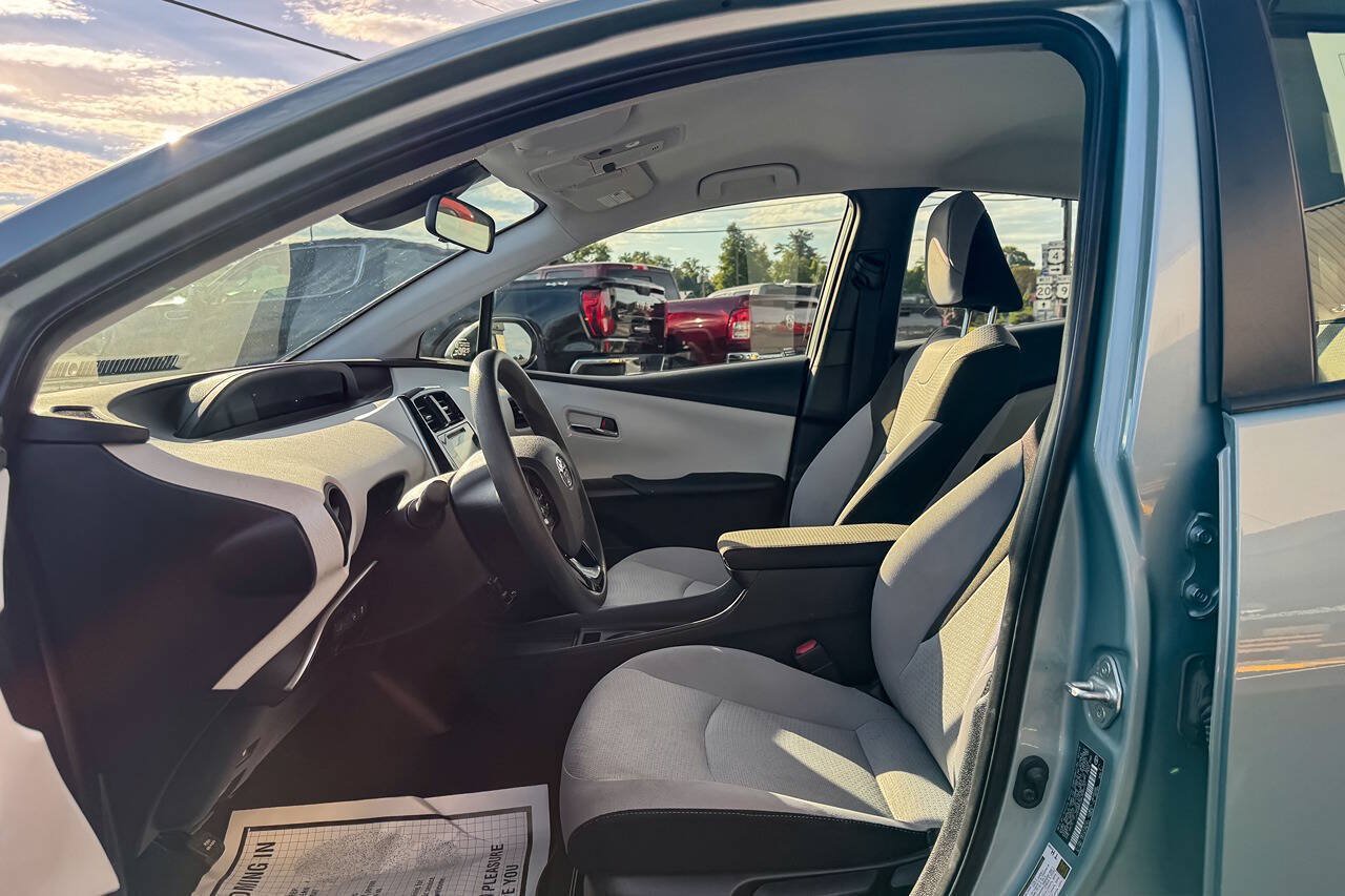 Used 2019 Toyota Prius LE FWD image 18
