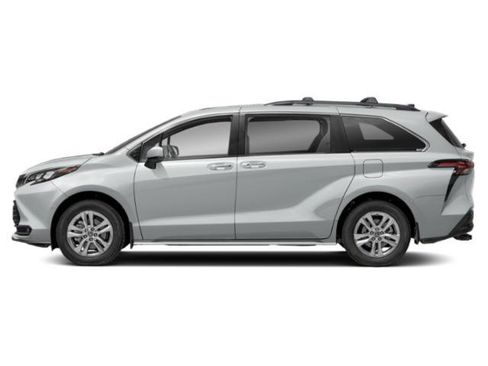 Used 2025 Toyota Sienna XLE Woodland Edition image 3