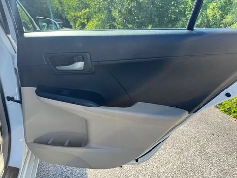 Used 2013 Toyota Camry LE FWD image 14