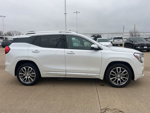 Used 2022 GMC Terrain Denali w/ Denali Premium Package image 2