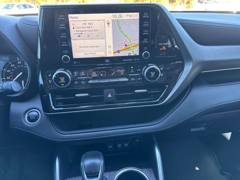 Used 2021 Toyota Highlander Limited image 6