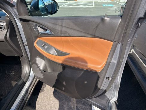 Used 2020 Buick Encore GX Essence image 11