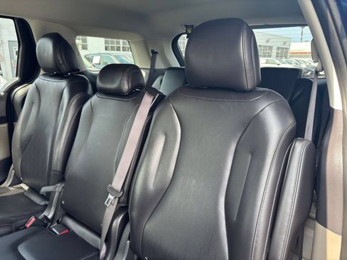 Used 2026 Kia Carnival FWD image 40