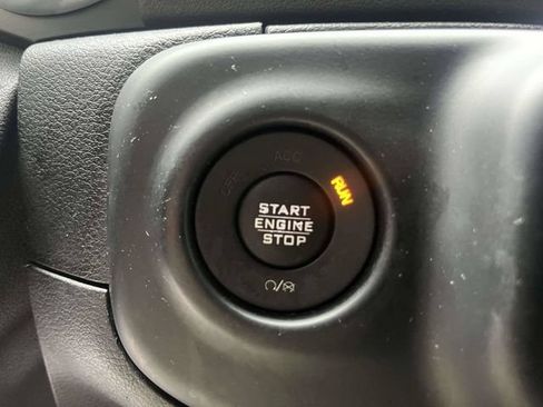 Used 2018 Jeep Wrangler Unlimited Sahara w/ Dual Top Group AWD/4WD image 33