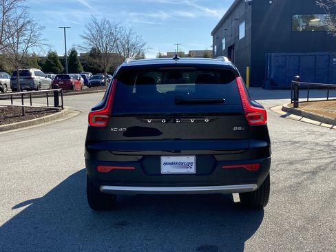 Used 2025 Volvo XC40 B5 Core image 17