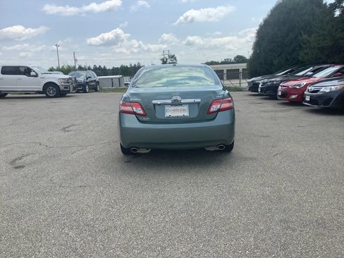 Used 2011 Toyota Camry XLE w/ SE/XLE Extra-Value Pkg FWD image 8