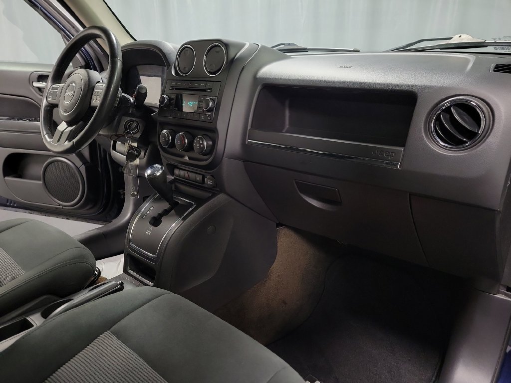 Used 2014 Jeep Patriot Latitude w/ Sun/Sound Group FWD image 31