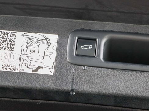 Used 2023 Toyota Highlander Limited image 35