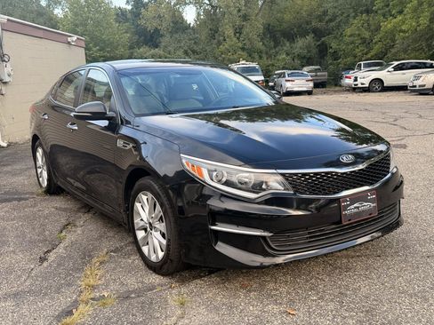 Used 2018 Kia Optima LX w/ 17" Alloy Wheels Package FWD image 8