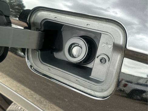 New 2025 Jeep Grand Cherokee L Limited w/ Luxury Tech Group II image 18