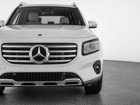 Used 2025 Mercedes-Benz GLB 250 4MATIC image 49