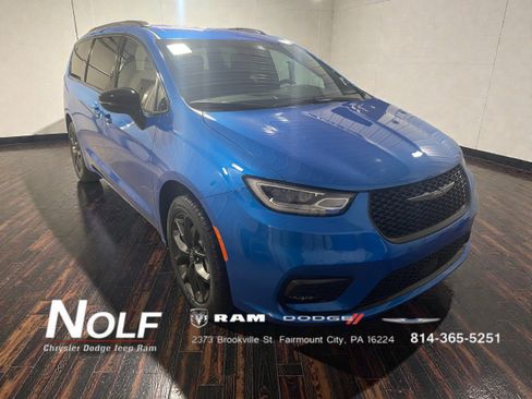 New 2026 Chrysler Pacifica Select image 1