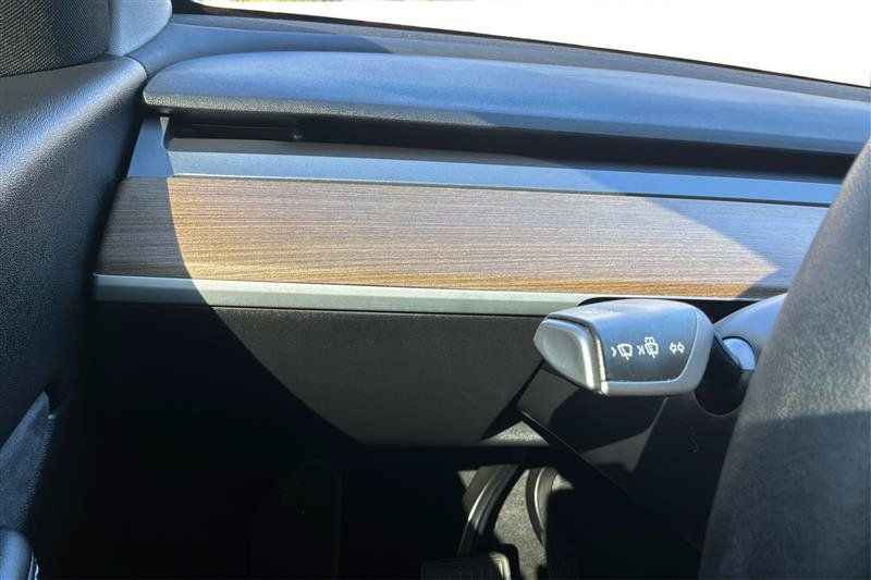 Used 2022 Tesla Model Y Long Range AWD/4WD image 18