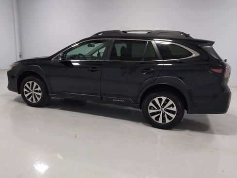 Used 2023 Subaru Outback Premium AWD/4WD image 3
