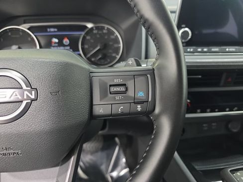 Used 2025 Nissan Rogue SV FWD image 18