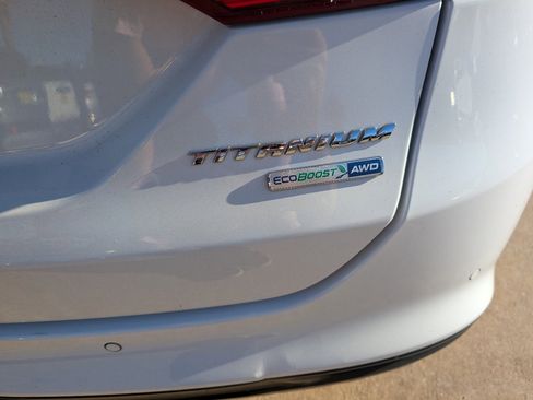 Used 2018 Ford Fusion Titanium image 11