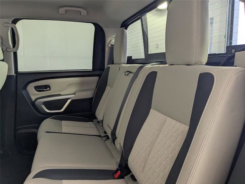 Used 2021 Nissan Titan SV w/ SV Convenience Package image 27