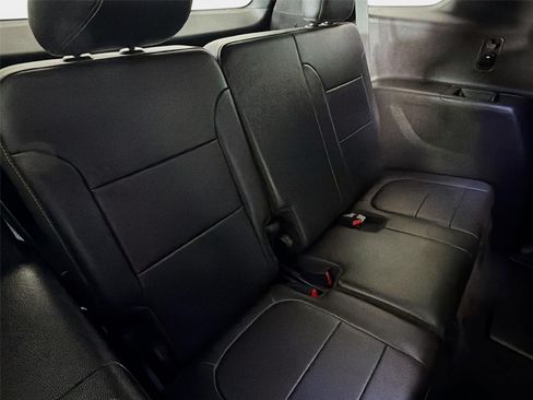 Used 2022 Chevrolet Traverse LT w/ LT Premium Package AWD/4WD image 28