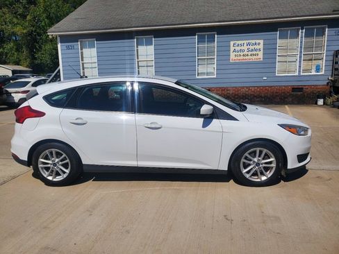 Used 2018 Ford Focus SE FWD image 4