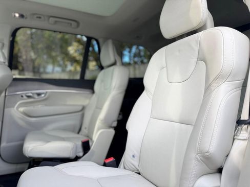 Used 2022 Volvo XC90 T6 Inscription w/ Climate Package image 16