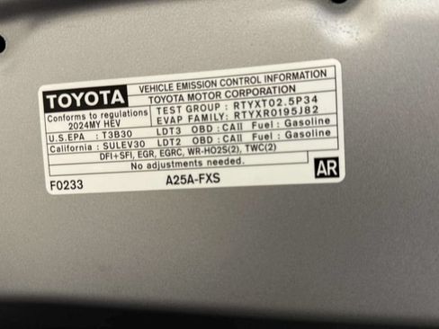 Used 2024 Toyota Sienna LE FWD image 40