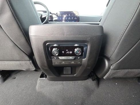 New 2026 Chevrolet Suburban Premier image 27