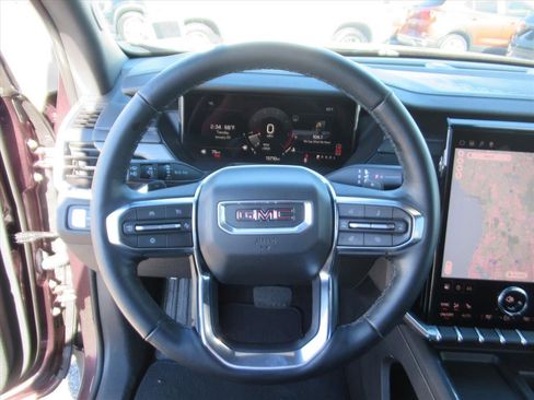 Used 2025 GMC Acadia Elevation image 17