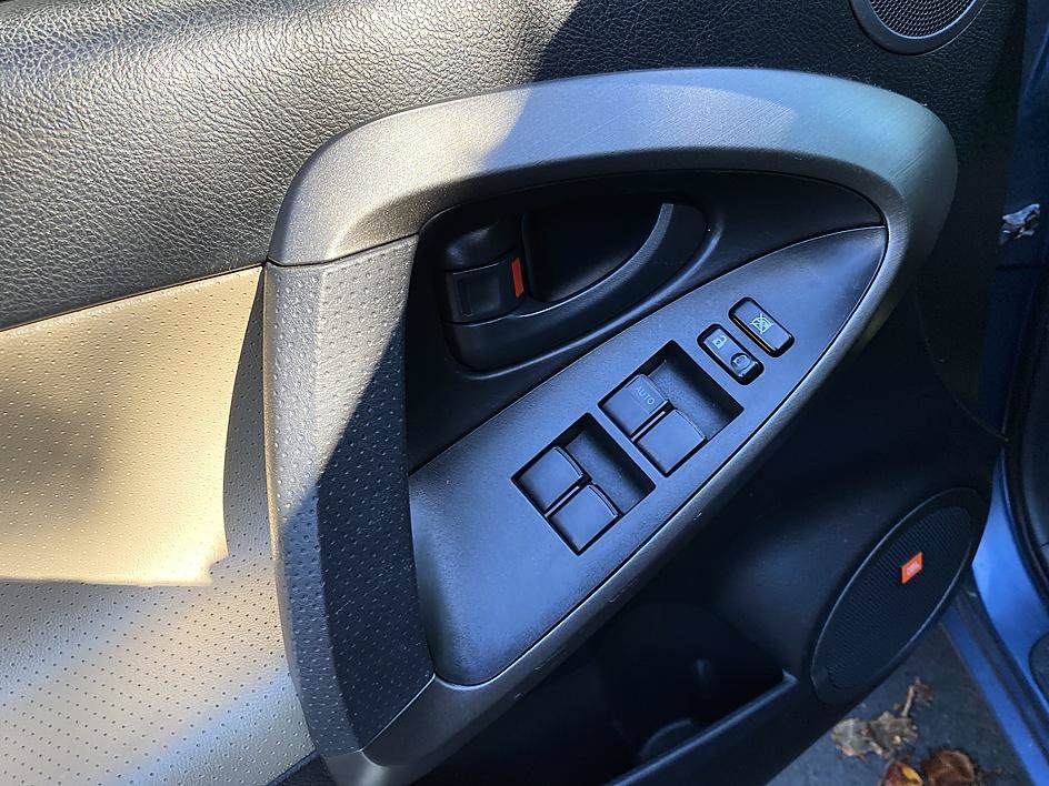 Used 2010 Toyota RAV4 Limited AWD/4WD image 10