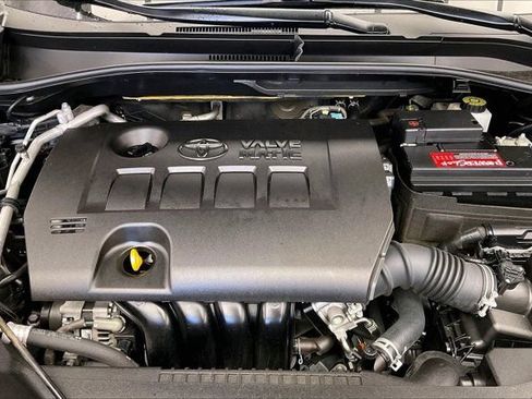 Used 2019 Toyota C-HR XLE FWD image 8